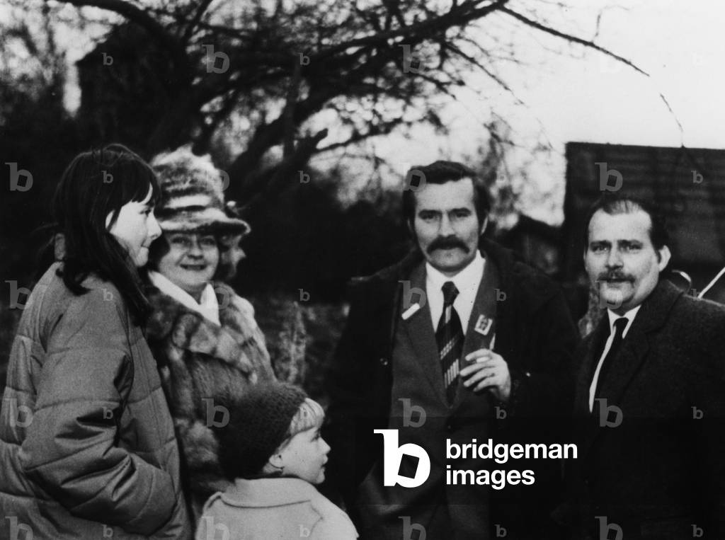 Lech Walesa, polish politician, between his brother Stasio and sister Izabella c. 1975