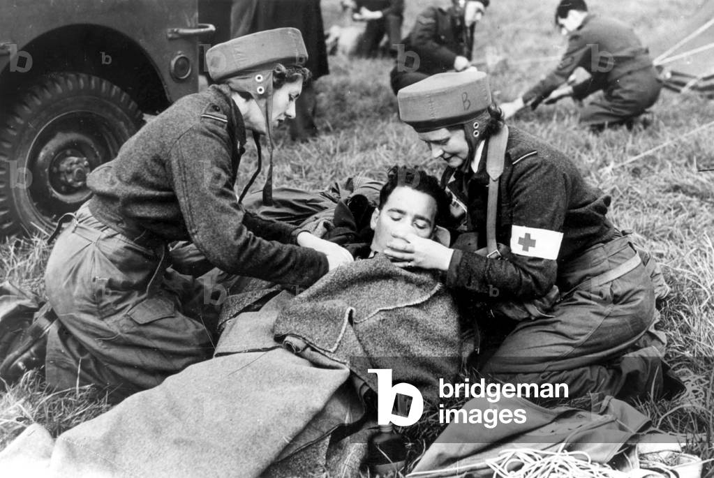 Nurses from red Cross training to save a wounded soldier, England, c. 1941