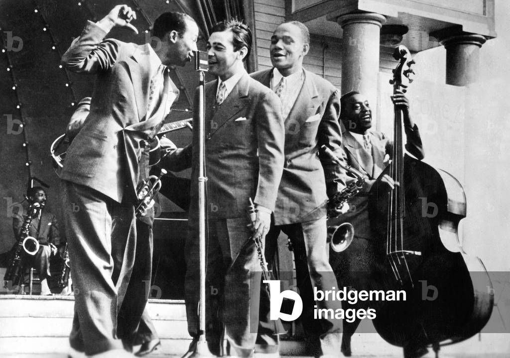 Jimmie Lunceford Orchestra during a jam session at Old Gray Bonnett : Eddie Thompkins (trumpet), Jimmie Lunceford (clarinet), Joe Thomas (saxophone) et Moses Allen (double bass) 40's