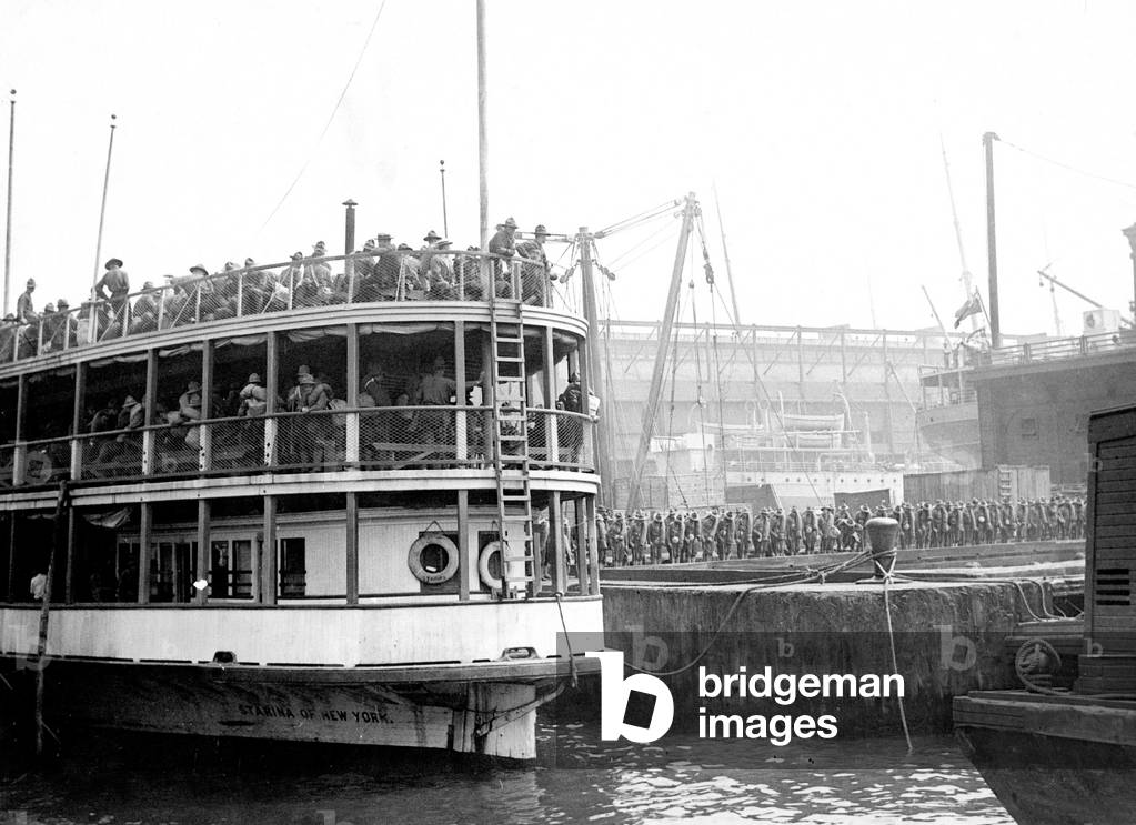 Disembarkation of American Troops in England, World War One, c.1917 (b/w photo)