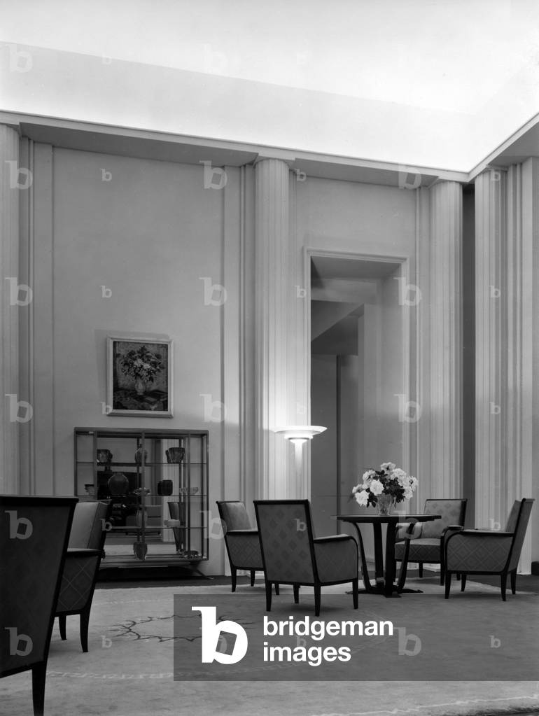 World Fair, Paris, 1937 : pavilion of decorator artists : living room by Pierre Paul Montagnac, Art Deco style