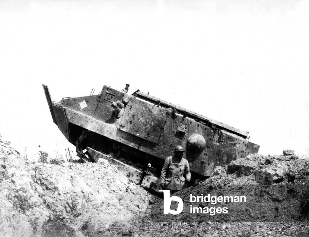French tracked tank Schneider , here in the trenches 1916 during the great war. The tanks were used for the 1st time at Fleurs-Courcelette battle (Somme, France) in September 1916