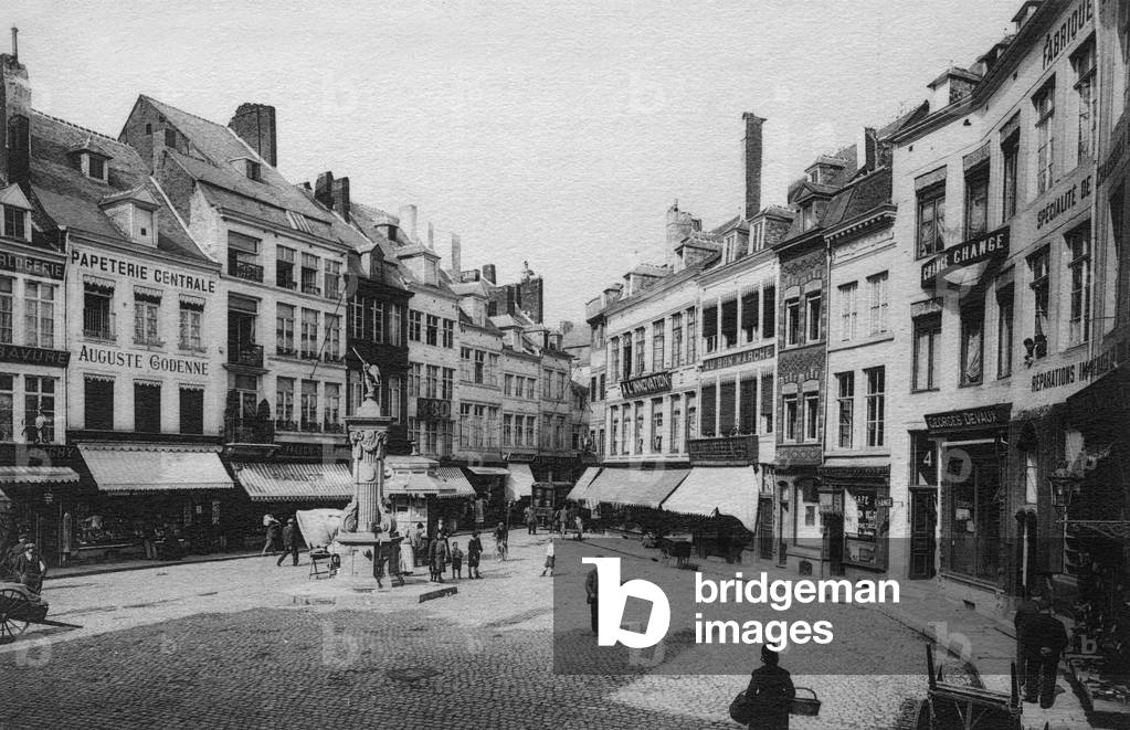 Postcard depicting a statue of an angel, Namur, c.1900 (b/w photo)
