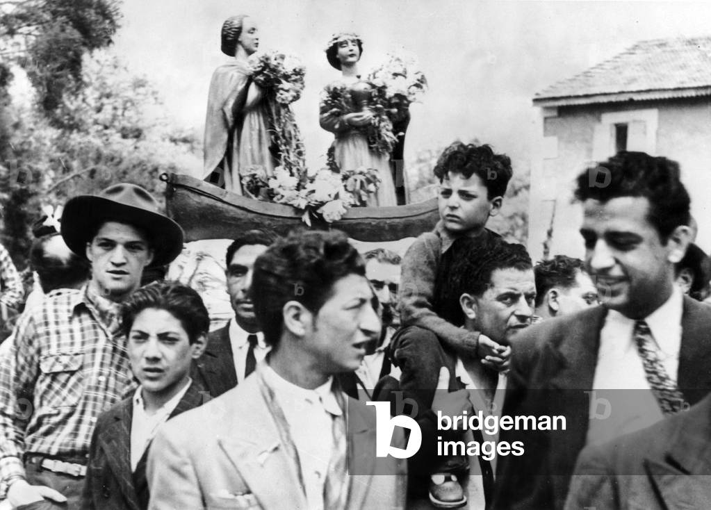 Saintes Maries de la Mer (Camargue, France) : blessing of the saints, May 27, 1950