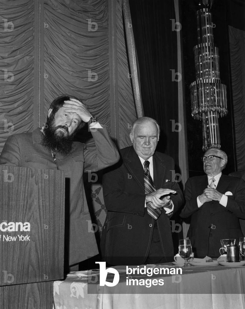 Russian writer Alexandre Soljenitsyne in Americana hotel in New York July 1975 when he made a speech against soviet union and marxist ideology of USSR with 2 union activists : Paul Hall (Pres. of the Seaf rer's Union) and Teddy Gleason (Pres. of the Int'1. longshoremen's association)
