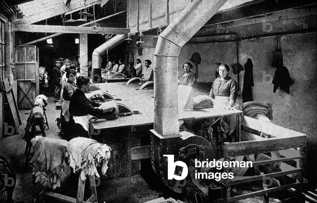 Furniture room in Doler, workshop of Jonquet gloves around 1930 in Millau in Aveyron