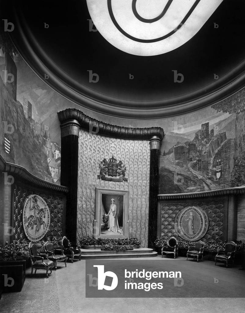 World Fair, Paris, 1937 : the hall of the pavilion of the Luxembourg