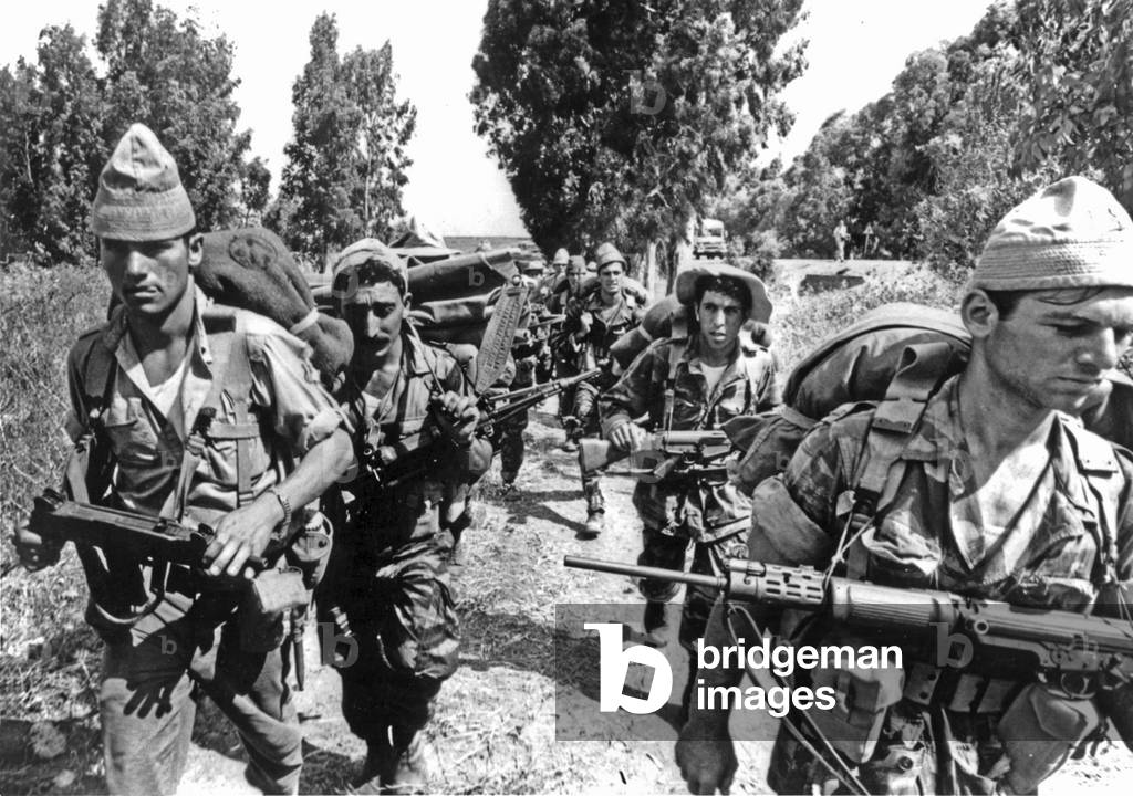 Six days war : kibbutz members near Jerusalem going to jordanian front June 6, 1967