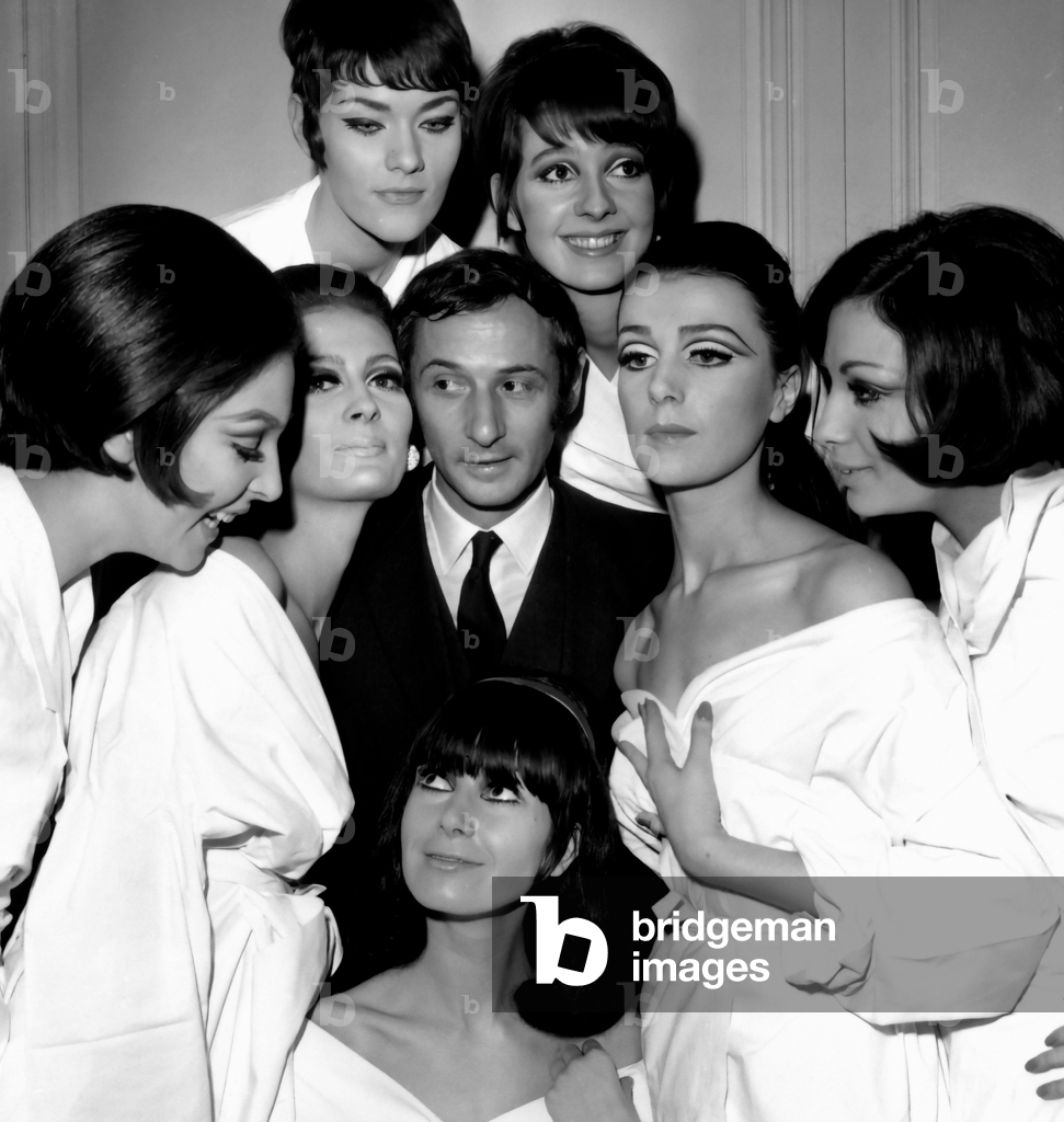 Marc Bohan (dressdesigner for Dior) with his models, on January 27, 1966