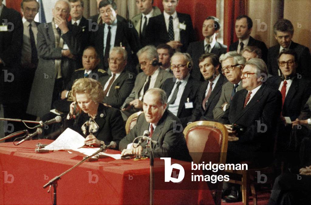 official announcement to build the Channel Tunnel in Lille on January 20, 1986 : Francois Mitterrand and Margaret Thatcher