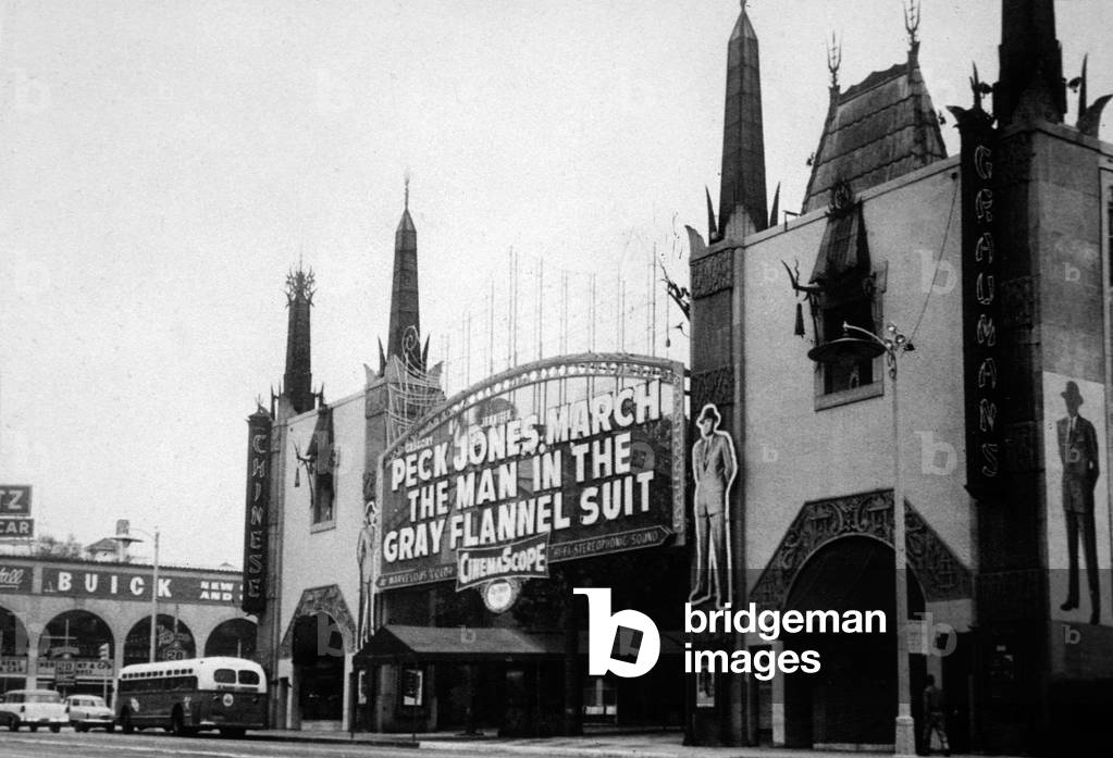 Grauman's Chinese Theatre a Hollywood en 1956 (The Man in the Gray Flannel Suit)