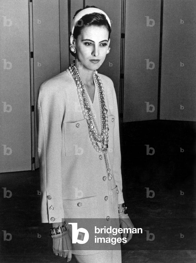 Chanel fashion, spring-summer 1986 : model Ines de La Fressange