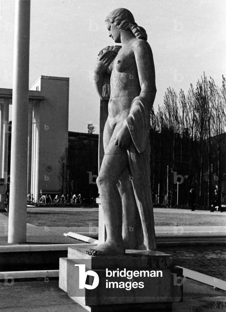 International exhibition about technics of water in Liege, Belgium, 1939 : sculpture at main entrance