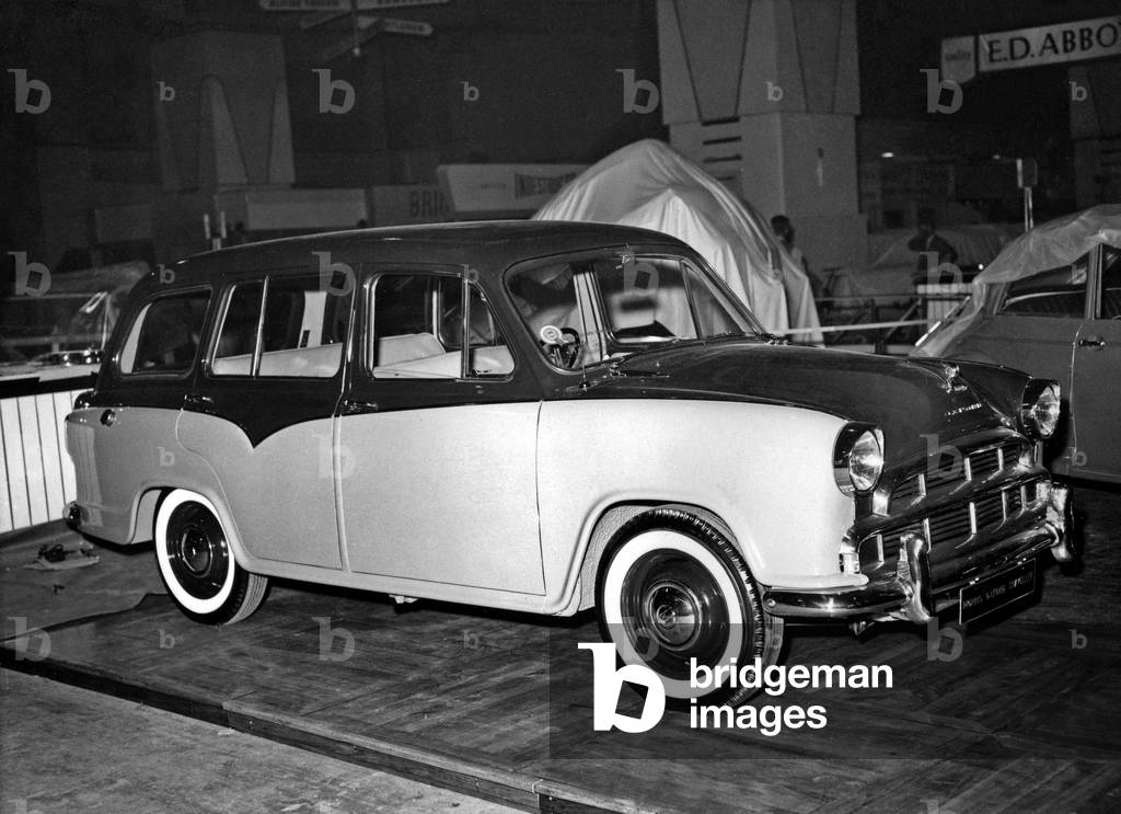 International Motor Show in Earls Court, London, October 1957 : a car : Morris Oxford (a break)