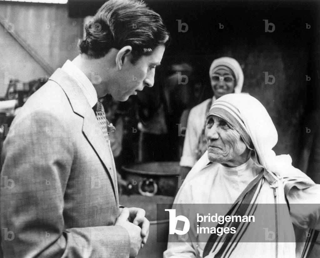Prince of Wales Charles (future King Charles III) meeting Mother Teresa in Calcutta December 9, 1980 (b/w photo)