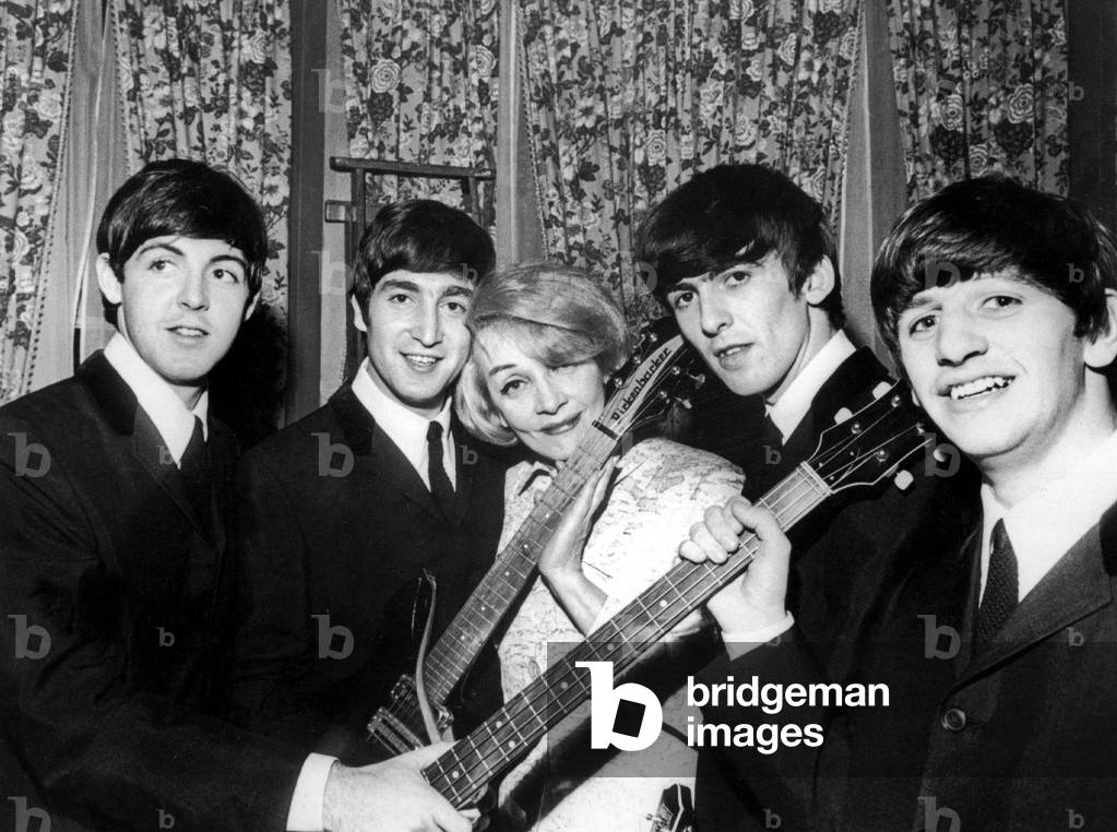 Marlene Dietrich with band Beatles Paul McCartney John Lennon George Harrison et Ringo Starr November 1963