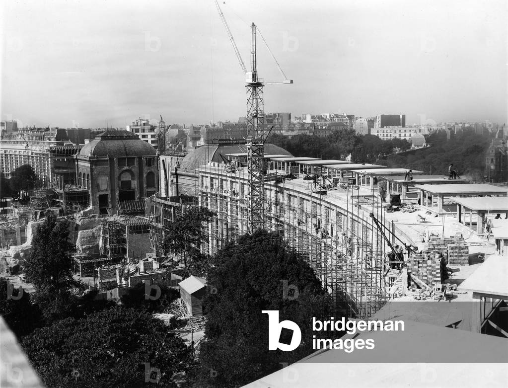 Works in area of Trocadero in Paris for 1937 world fair : building of the 