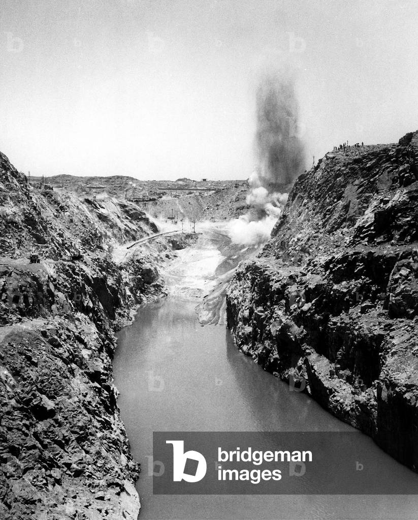 Khroushtchev-Nasser decided to change the course of Nile river for the building of Assouan dam in Egypt May 1964