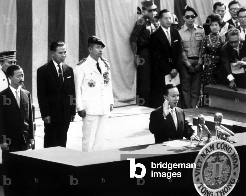 Nguyen Van Thieu (President) Nguyen Cao Ky (Vice President) and Cao Van Vien (Minister de la defence) take oath June 6, 1967 in South Vietnam at the time of the war