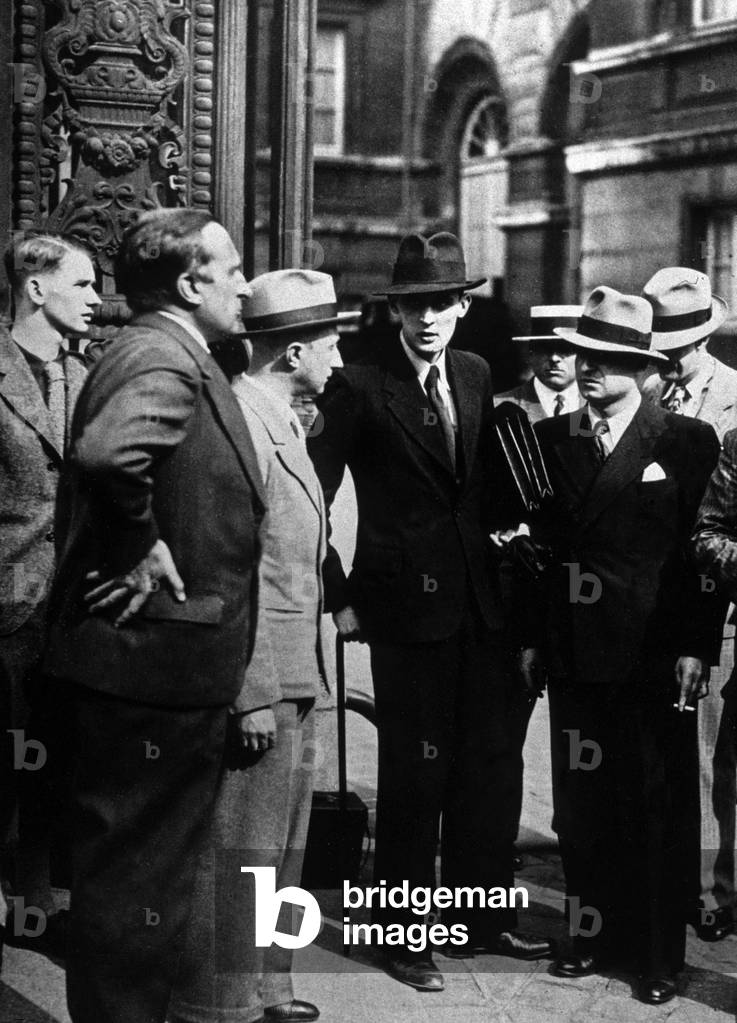 Stavisky case Councillor Albert Prince surrounds journalists leaving Gaston Doumergue 1934