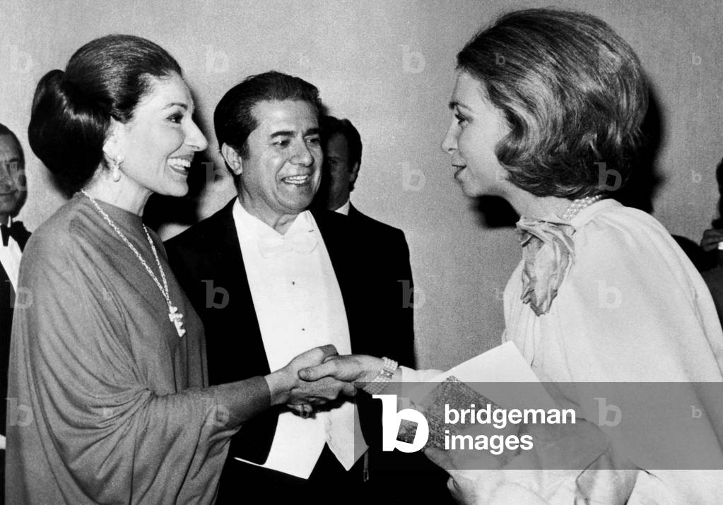 Maria Callas congratulated in Madrid by Princess Sophie of Spain November 23, 1973, in c : Giuseppe di Stefano