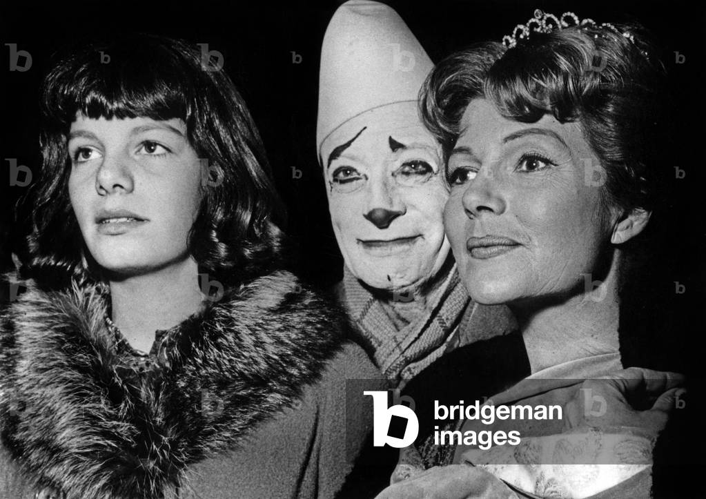 Yasmine Khan (AlyKhan's daughter) with her mother Rita Hayworth and a clown on set of film 