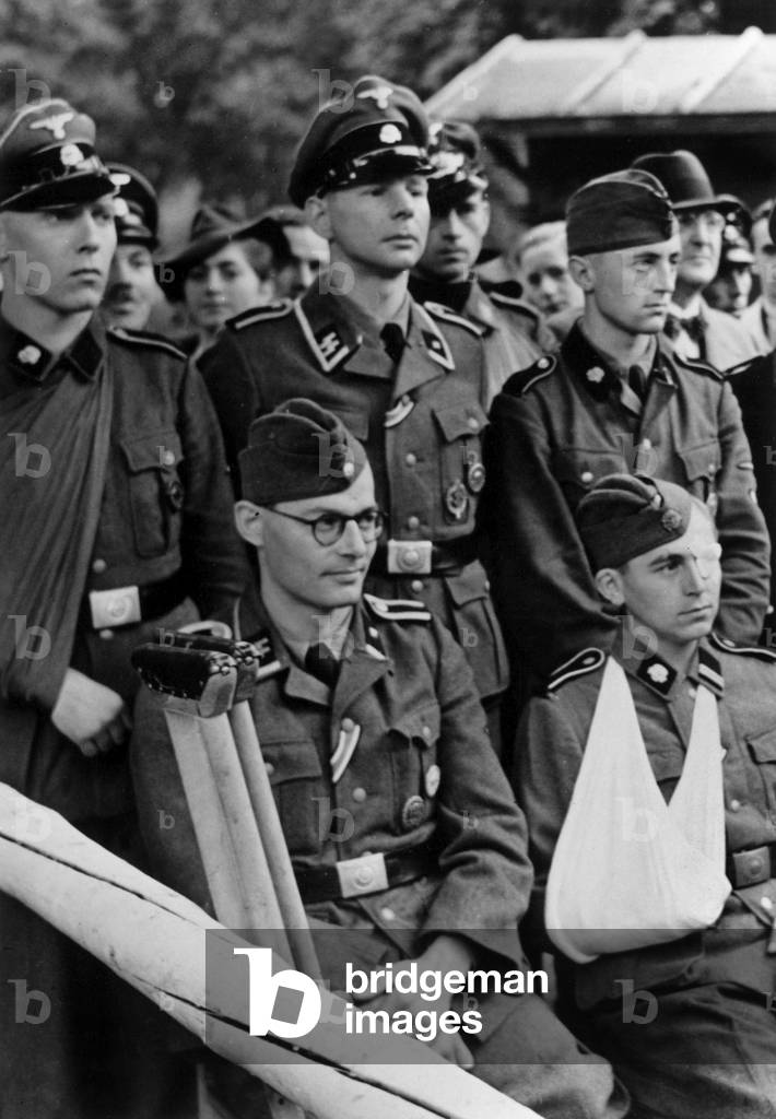 The “Heros” has the honor or wounded soldiers during the Kreistag on October 11, 1942