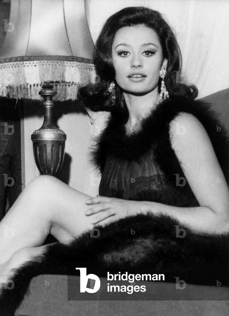 Raffaella Carra, 1963 (b/e photo)