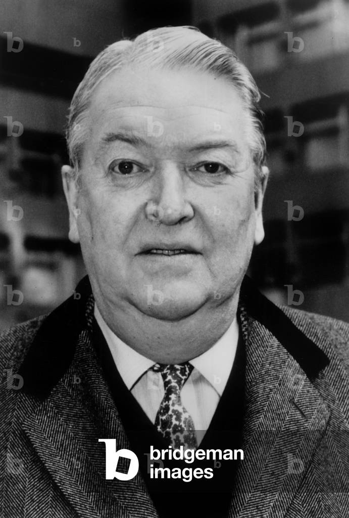 B86260PL l British Writer Kinsley Friends in March 1990