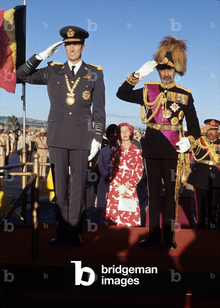 arrival of King  Baudouin 1st of Belgium during official visit in Ethiopia, here with emperor Haile Selassie in November 1972, behind : Queen Fabiola of Belgium