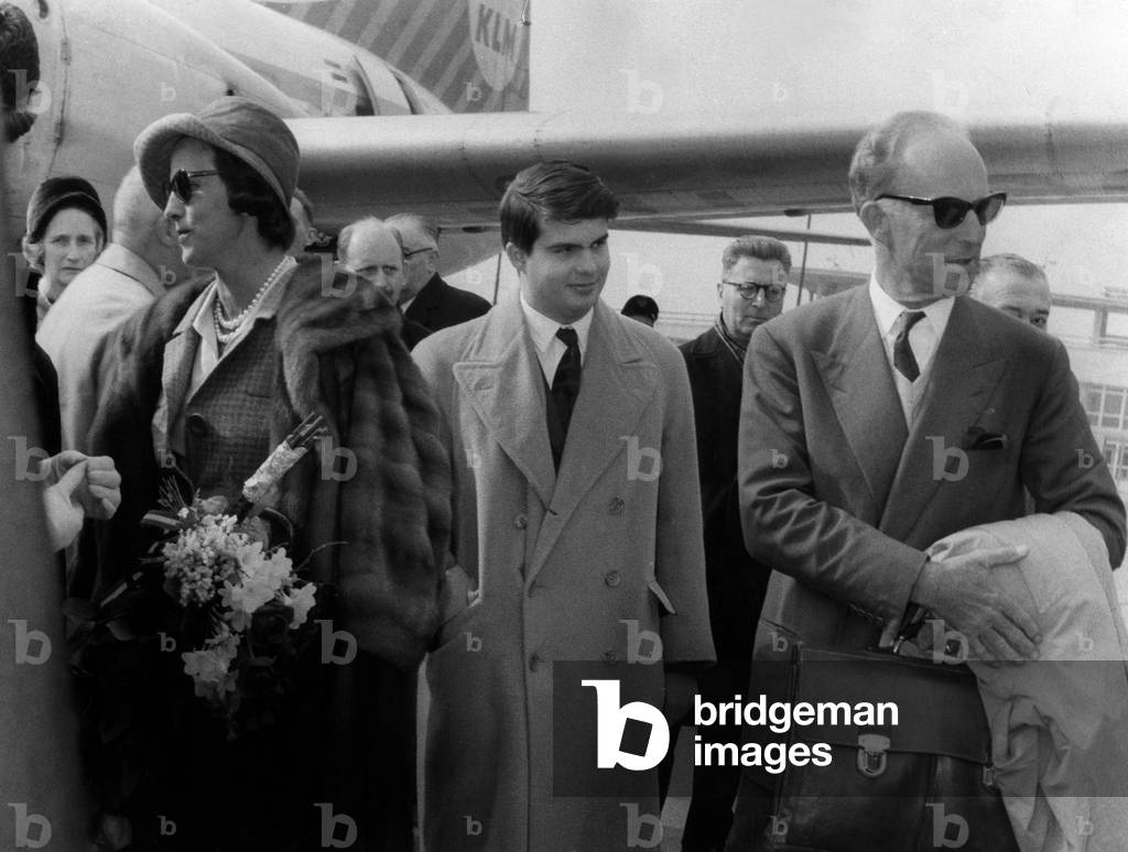 Prince Alexander of Belgium and his parents Liliane de Rethy (Lilian Baels) and former King  Leopold III of Belgium at Brussels airport on March 16, 1962 : Liliane and Leopold are back from Mexico