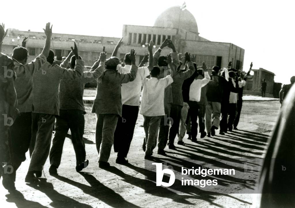 Six Days war June 1967 : after the fall of the strip of Gaza Egyptian prisoners led by Israeli soldiers