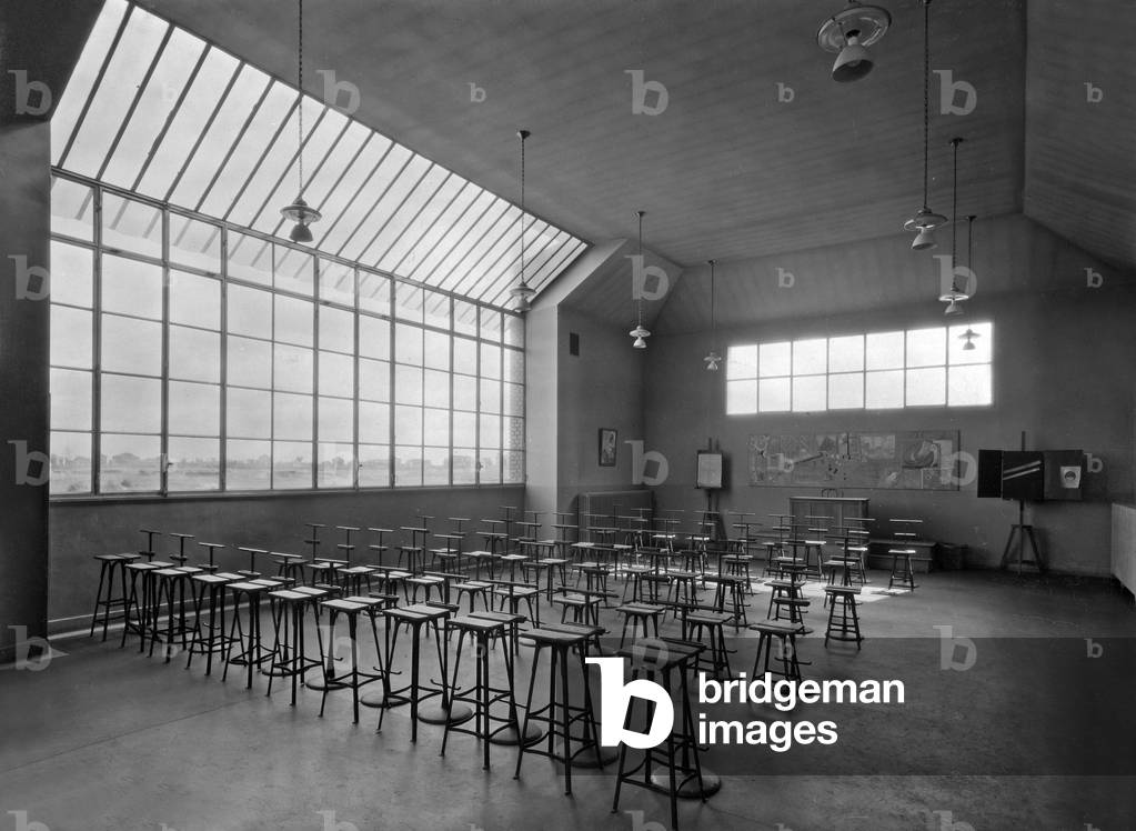 School in Vitry sur Seine, France, 1933, architect Henri Gautruche : room to tech drawing