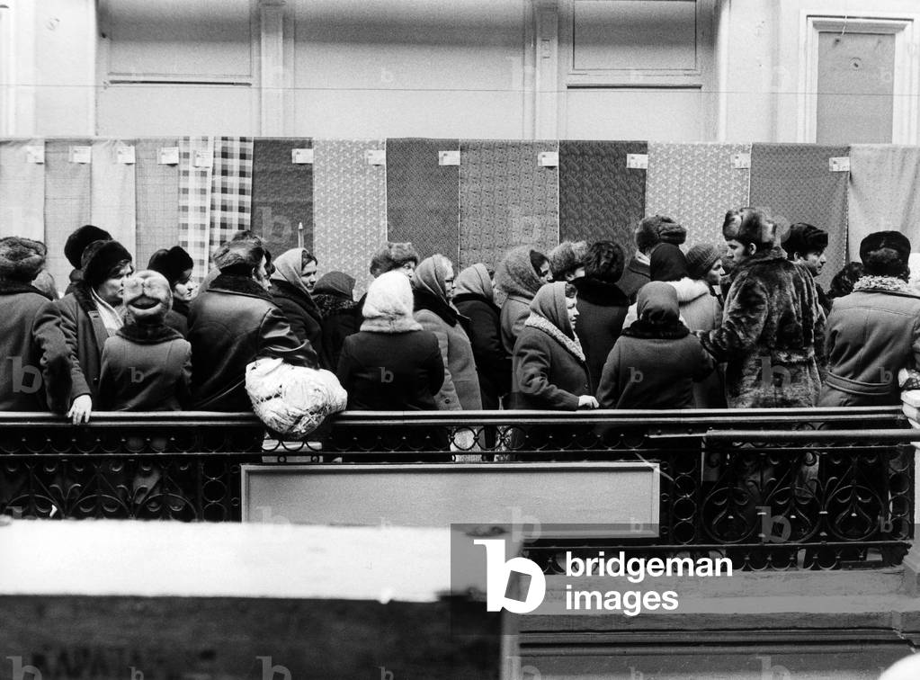 queue line in front of Goum depatment store in Moscow March 1982