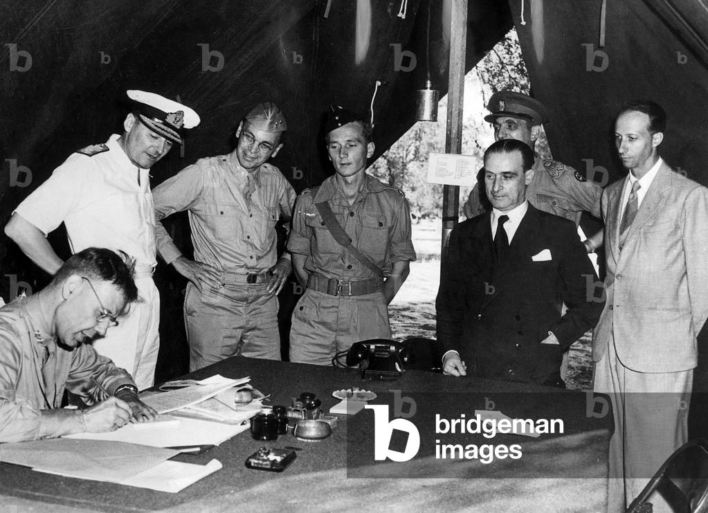Signing of the Italian military armistice at Syracuse in Sicily September 3, 1943 (photo)
