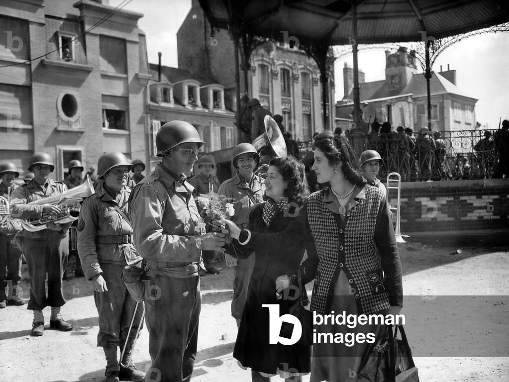 American Soldiers Chatting to Young French Women, Cherbourg, 29th June, 1944 (b/w photo)