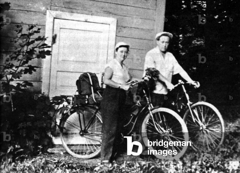 Alexandre Soljenitsyne and his 1st wife on bike c. 1960