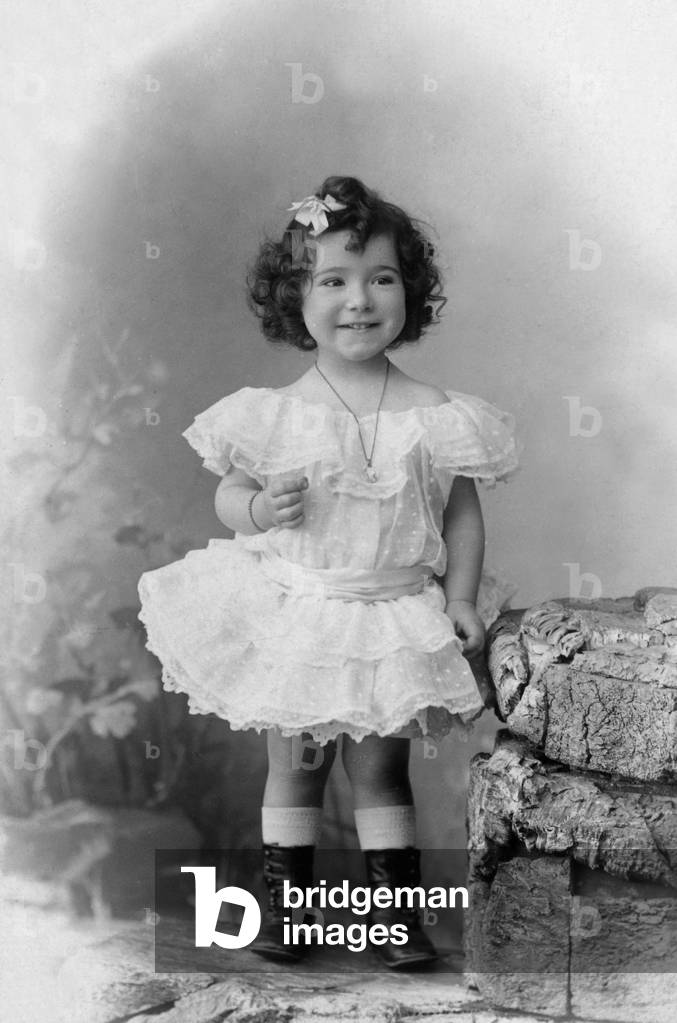 Yvonne Boyer December 1904, photo by Pierre Florian Bordeaux