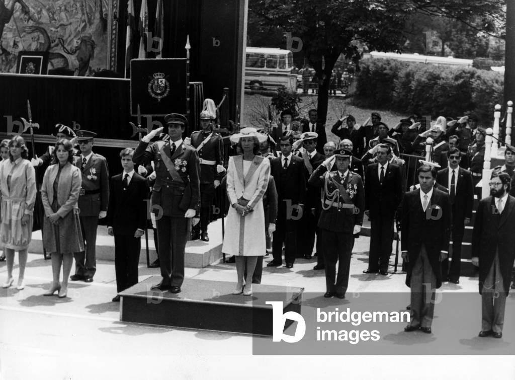 King Juan Carlos 1st of Spain and Queen Sofia with their children (Infantas Christina, Elena, prince Felipe) in Burgos on June 3, 1983 (day of armed forces). On r : Felipe Gonzalez, Spanish Prime Minister, and Narcis Serra, Spanish minister of Defence