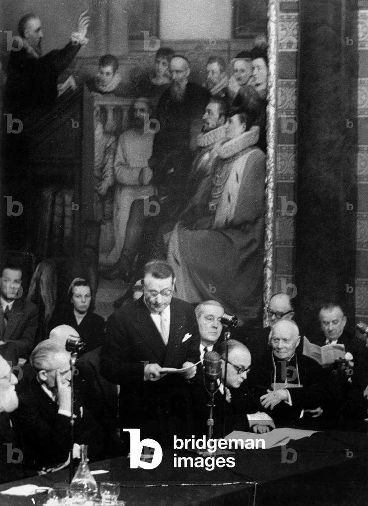 speech of Georges Simenon during his reception at Belgian Royal Academy May 12, 1952 in Brussels , on his sides Carlo Bronne Georges Lecomte and Me Maurice Garcon