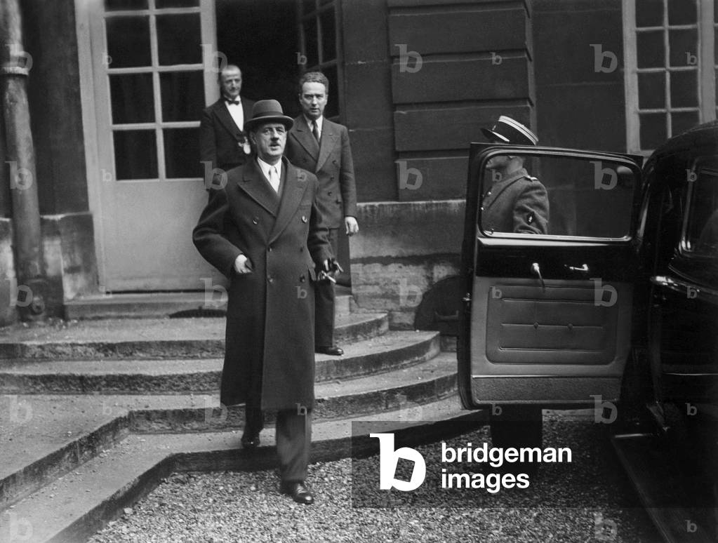 General Charles de Gaulle, head of the French provisional government, leaving council of ministers at time of crisis at the end of 1945 : after elections in October 1945, ministers are divided between members of the winner partis