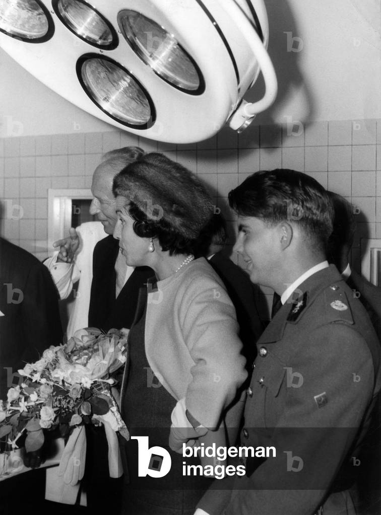 King Leopold, Princess Liliane and Prince Alexander inaugurate the Heart Research Institute of Saint Peter University Hospital in Brussels. After presiding over the academic meeting, the King, Princess and Prince Alexander visited the various laboratories and attended the demonstrations of the multiple scientific devices on September 14, 1961.