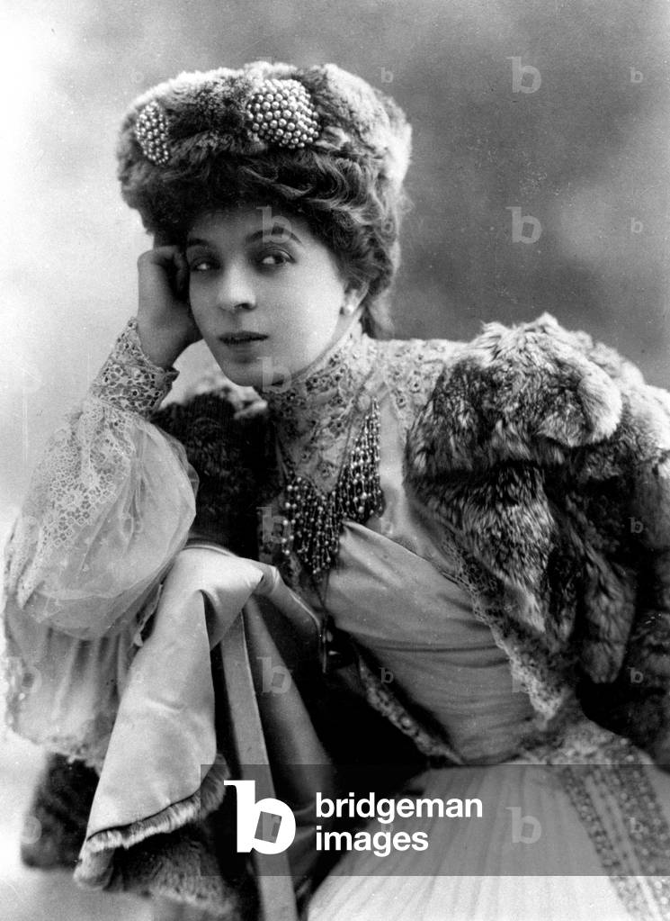 Actress Pauline Le Bargy called Simone Le Bargy, c. 1905