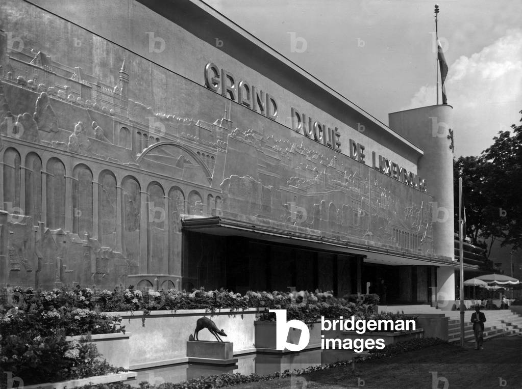 World Fair, Paris, 1937 : the facade of the pavilion of the Luxembourg