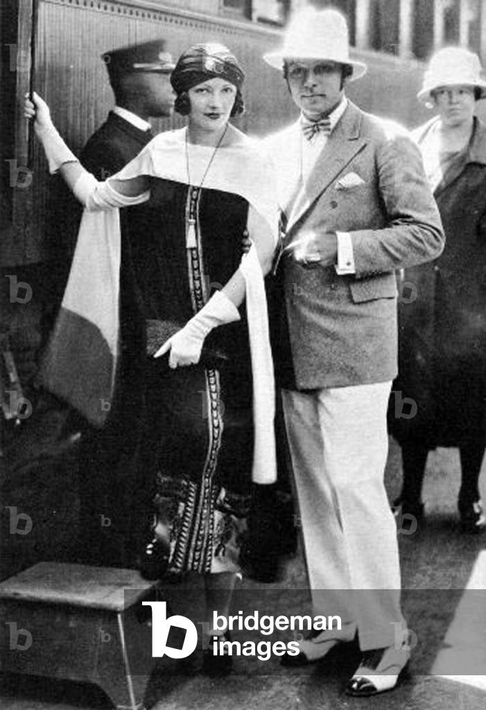 Rudolph Valentino and his wife Natacha Rambova at the station in Los Angeles in 1925