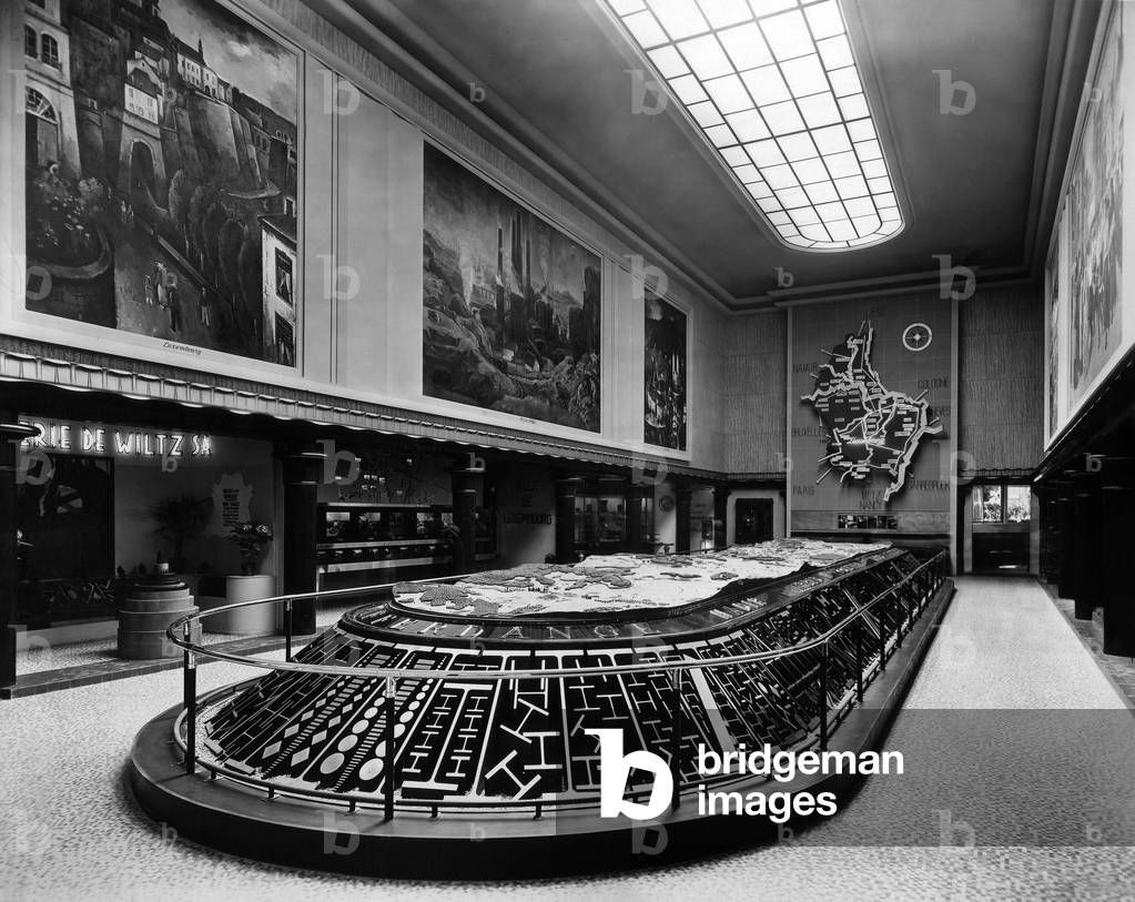 World Fair, Paris, 1937 : the interior of the pavilion of the Luxembourg