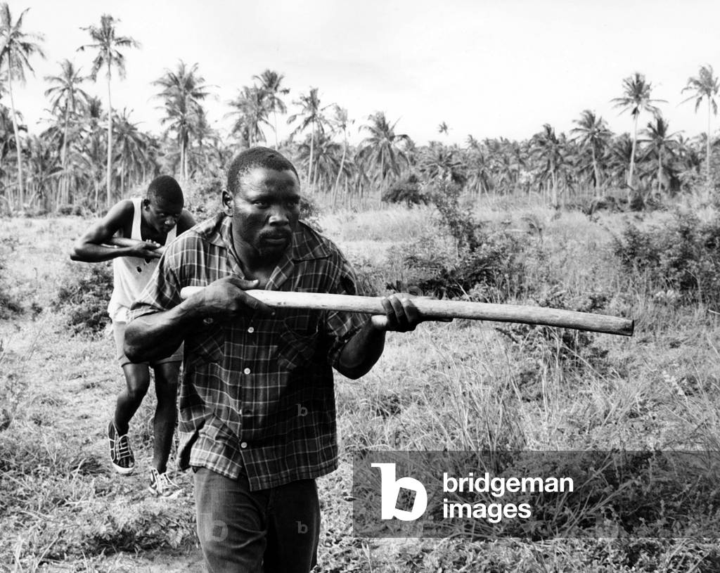 Frelimo guerilla (liberation movement of Mozambique against portuguese domination) : gerillas in Khawale traing camp, near Bagamoyo south of Dar-Es-Salaam March 1965