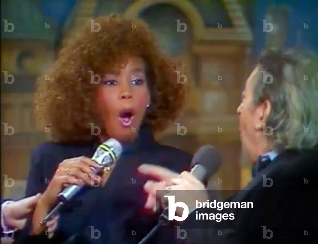 Whitney Houston shocked after the remarks of Serge Gainsbourg in his egard during the show Champs Elysee presented by Michel Drucker in 1986 When Whitney Houston with Serge Gainsbourg