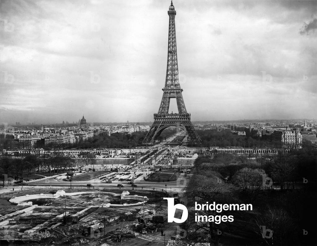Works in area of Trocadero in Paris for 1937 world fair : building of the 