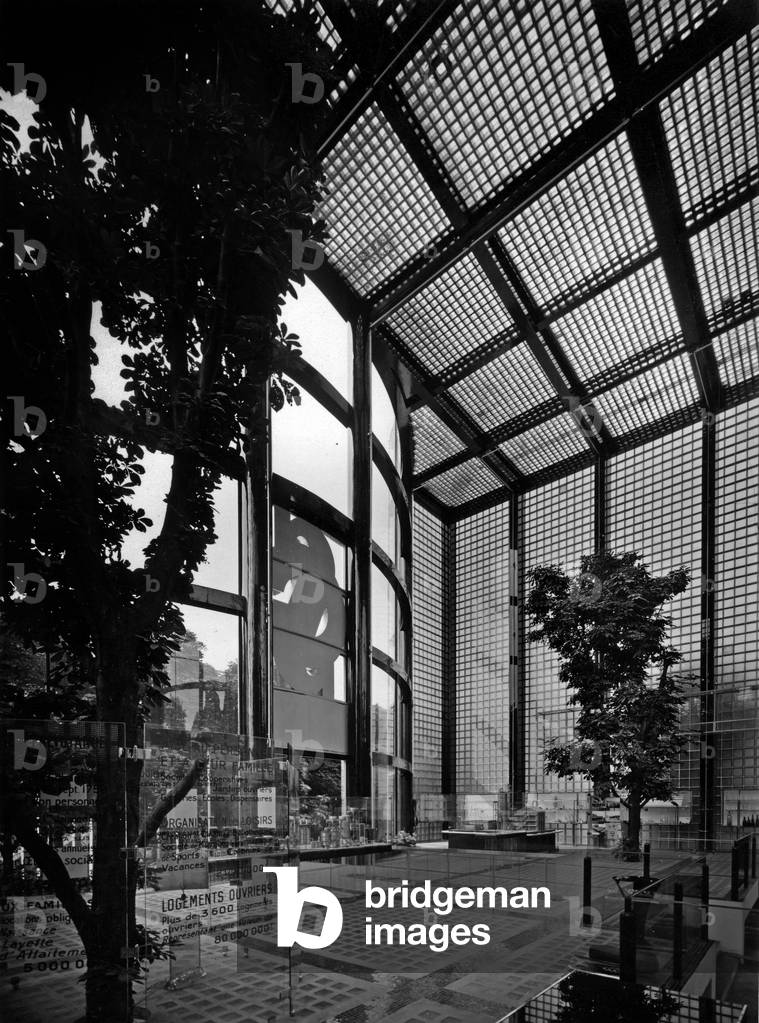 World Fair in Paris, 1937 : the pavilion of Saint Gobain (glass)